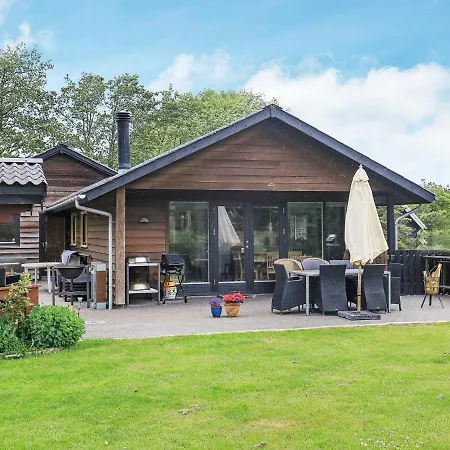 Four-bedroom Holiday In 14 *