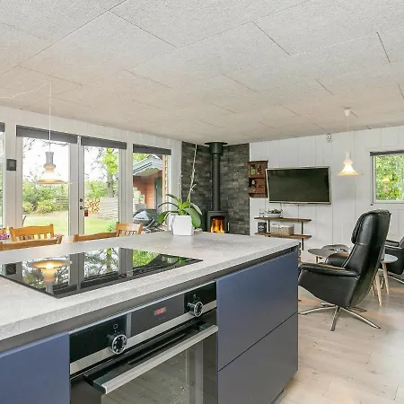 Four-bedroom Holiday In 14 * Blåvand