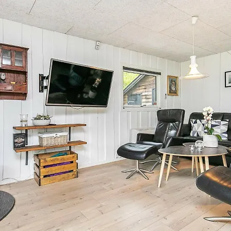 Dom wakacyjny Four-bedroom Holiday In 14
