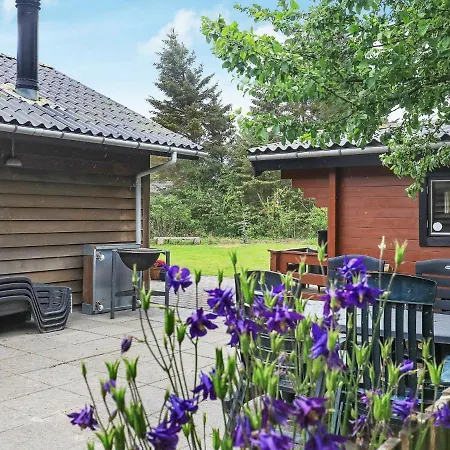 Dom wakacyjny Four-bedroom Holiday In 14 Blåvand