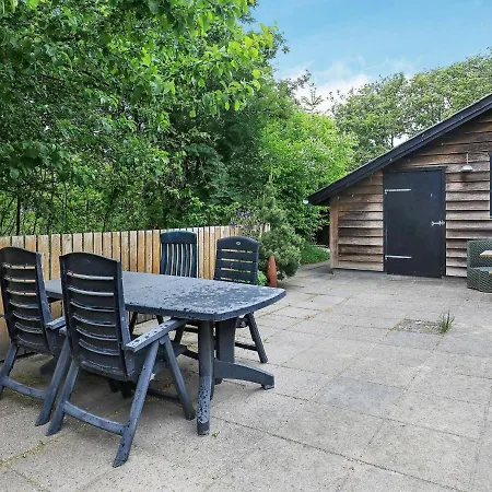 Four-bedroom Holiday In 14 * Blåvand